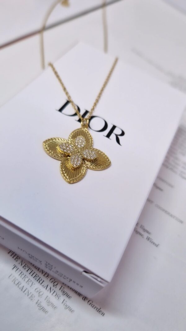 naszyjnik kwiat z cyrkoniami 1119